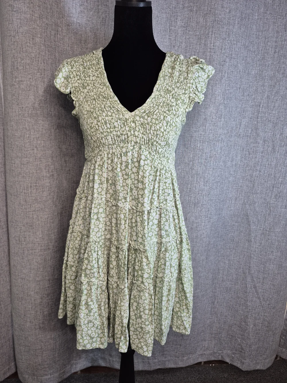 Angie Small Green Floral Smocked Mini Dress Tiered Boho Flutter Sleeve Rayon